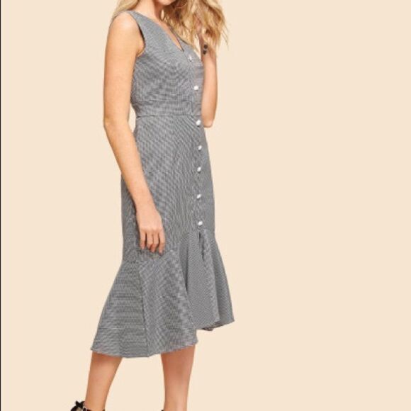 ✨ Ruffle Hem Gingham Button Dress✨ - Picture 3 of 4